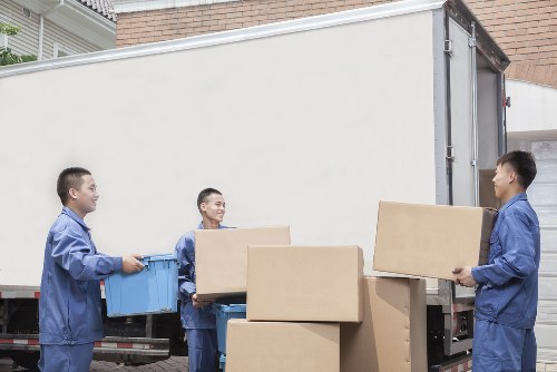 Local removals planning around Farringdon streets and access