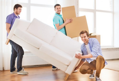 Professional packing service organising household items room by room in Farringdon