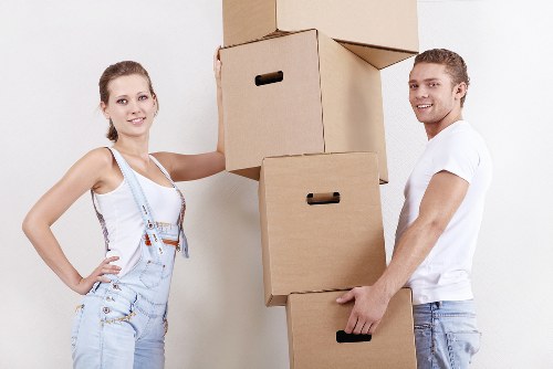 Load-based and cubic-yard quote model for Farringdon man and van service